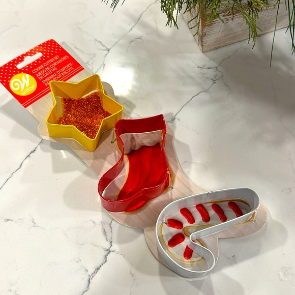 NWT Wilton Cookie Cutter Set - Picture 3 of 8